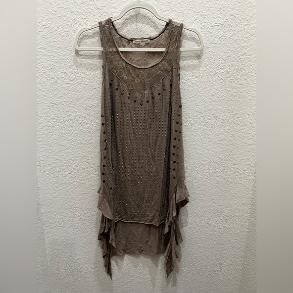 Voice Of California Tops - 🔥BUY TWO GET ONE 50% OFF🔥
*Discount applied when you create a bundle*